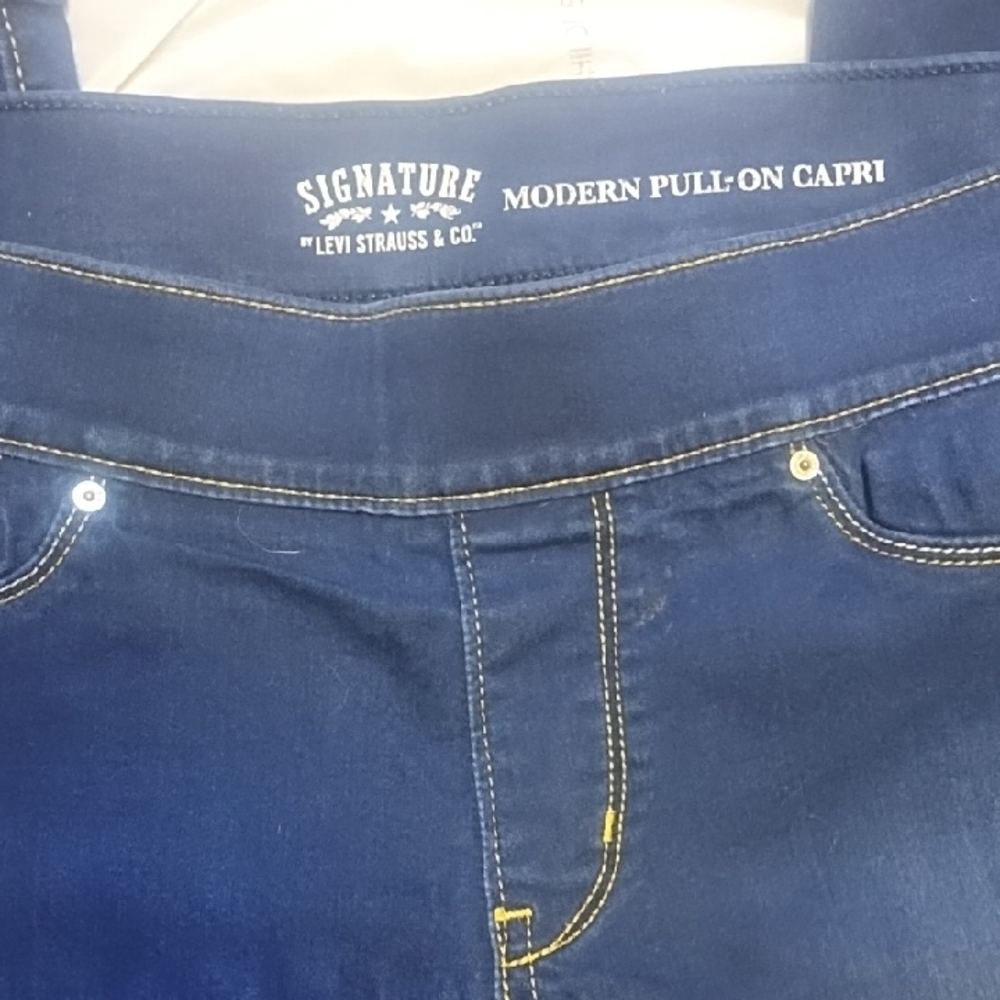 #2123 Signature Ankle Jeans - Dark Blue Levi Strauss Pull On Capris - Picture 2 of 4